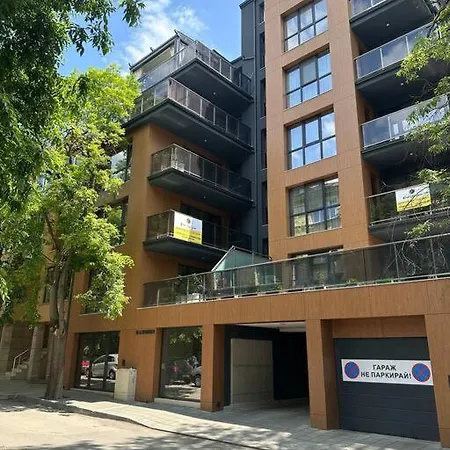 Prime Location! Outdoor Dining! Apartment Varna