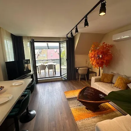 Prime Location! Outdoor Dining! Apartment Varna