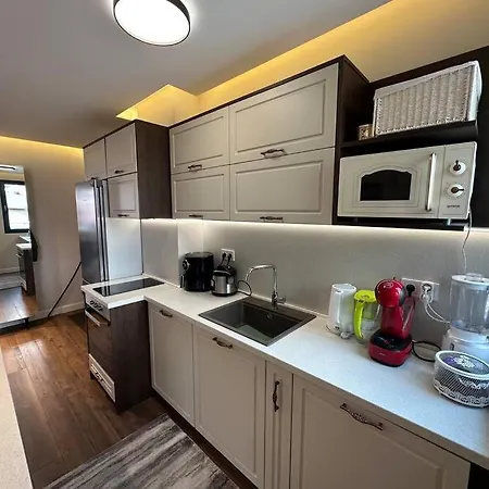 Prime Location! Outdoor Dining! Apartment Varna