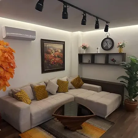 Prime Location! Outdoor Dining! Apartment *