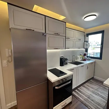 Prime Location! Outdoor Dining! Apartment *