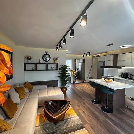 Prime Location! Outdoor Dining! Apartment Varna