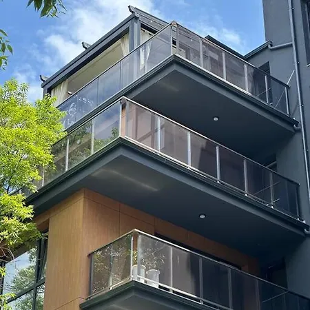 Apartment Prime Location! Outdoor Dining! *